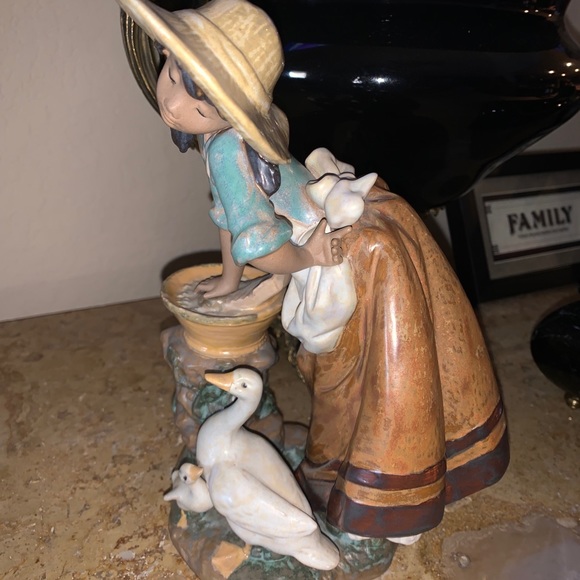 Lladro Laundry 🌹 - Picture 6 of 10